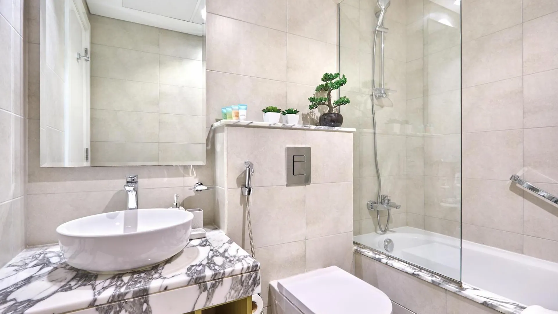 شقة Amazing 2Br Near Downtown - Sea & City View دبي